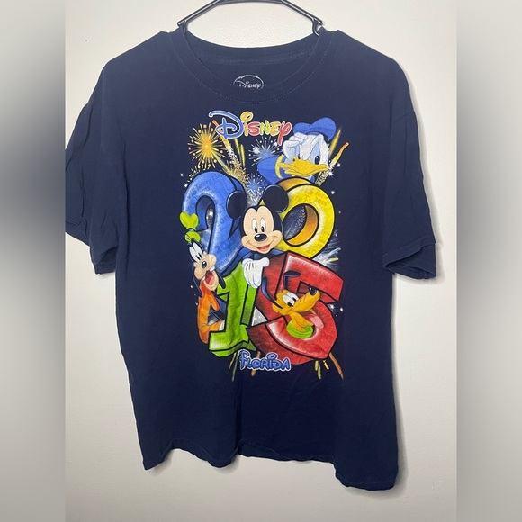 Vintage Disney/Mickey Mouse T-shirt 2015 size large - Picture 1 of 9